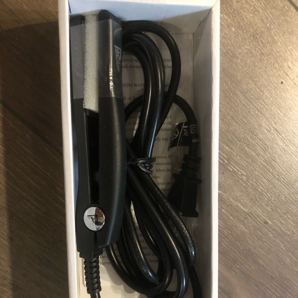 Mini flat iron - Picture 2 of 2